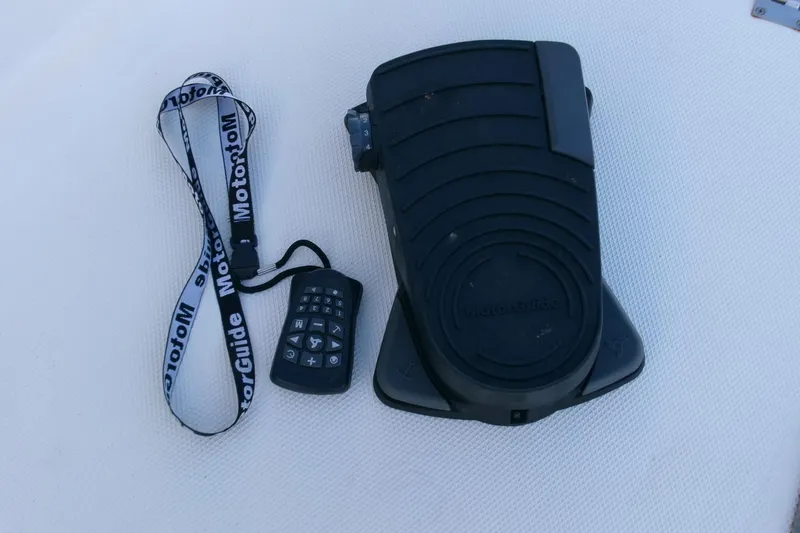 Slide: The Image of Foot pedal and remote for Motorguide trolling motor on 2001 Sea Fox 215 Bay Fisher. - 7