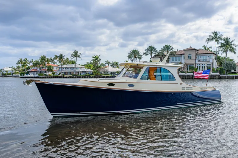 The Image of Hinckley Yachts Picnic Boat 37 MKIII 2017 - undefined