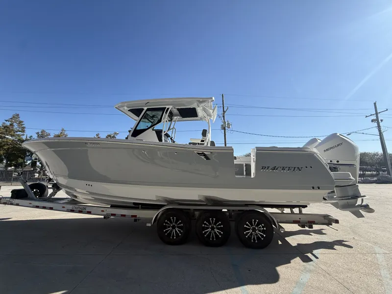 Slide: The Image of Blackfin 302 CC 2023 - 4