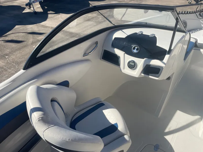 Slide: The Image of Tahoe 550 TF 2016 - 16