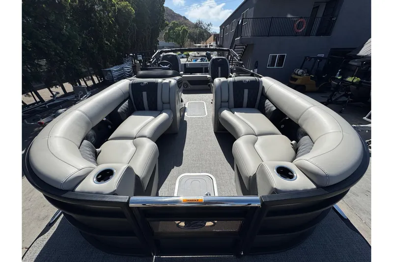 Slide: The Image of 2026 Barletta Lusso 23UC pontoon boat with luxurious seating and modern design. - 131