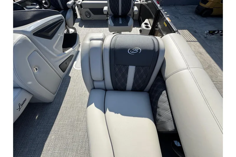 Slide: The Image of 2026 Barletta Lusso 23UC boat interior with luxurious seating and modern design. - 135
