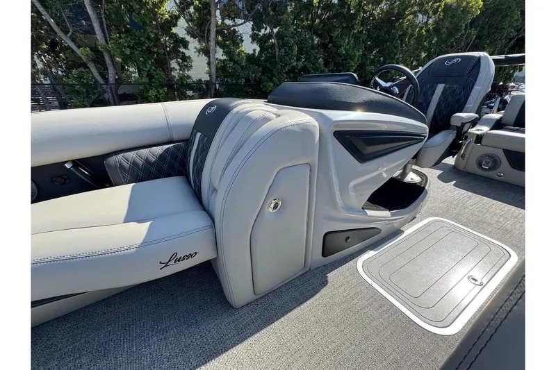 Slide: The Image of 2026 Barletta Lusso 23UC boat interior with luxurious seating and modern design. - 143
