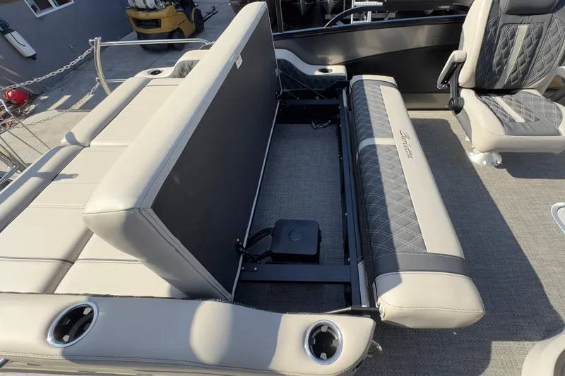 Slide: The Image of 2026 Barletta Lusso 23UC boat interior with adjustable seating and cup holders. - 170