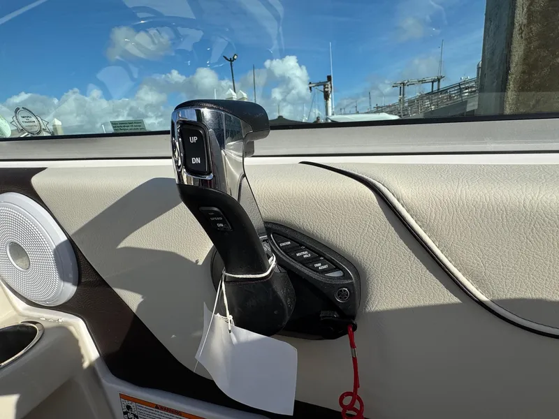 Slide: The Image of Throttle control of 2025 Regal 26 XO boat, featuring modern design and functionality. - 44