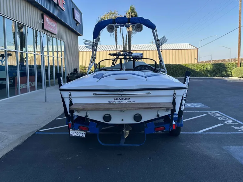 Slide: The Image of Sanger V-210 2004 - 4