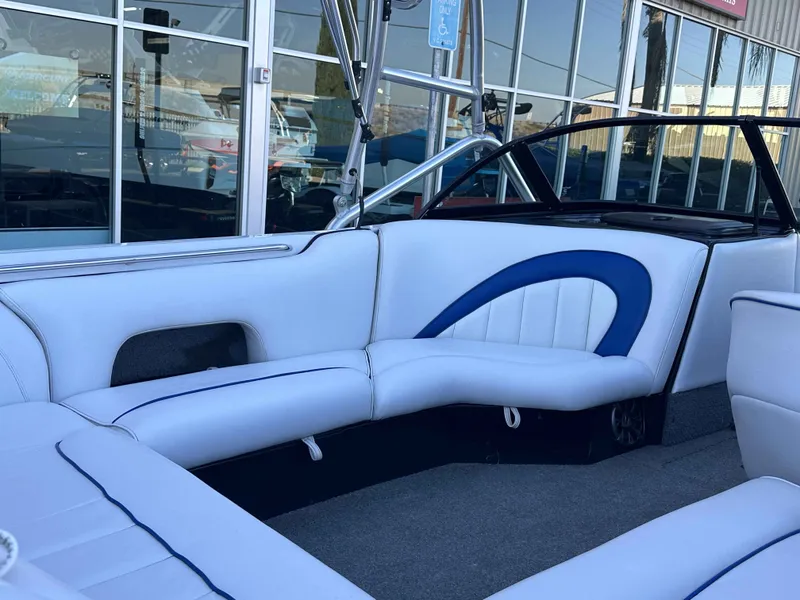 Slide: The Image of Sanger V-210 2004 - 7