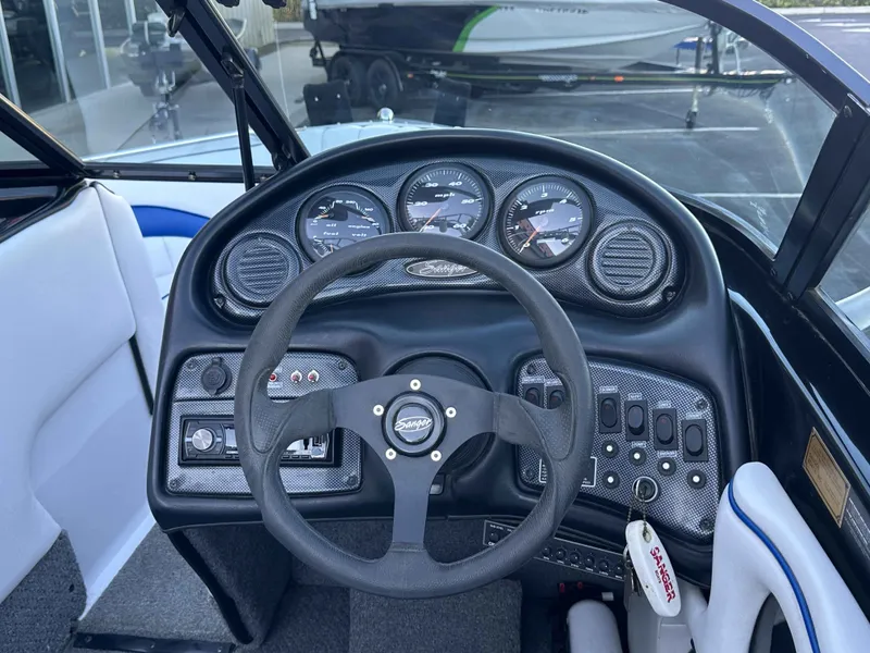 Slide: The Image of Sanger V-210 2004 - 8