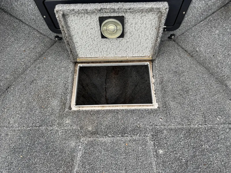 Slide: The Image of Lund 1850 Tyee Gran Sport 2000 - 14