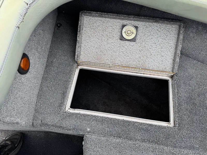 Slide: The Image of Lund 1850 Tyee Gran Sport 2000 - 16