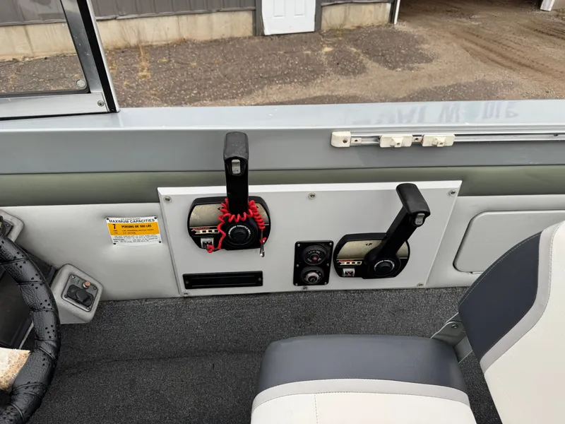 Slide: The Image of Lund 1850 Tyee Gran Sport 2000 - 26