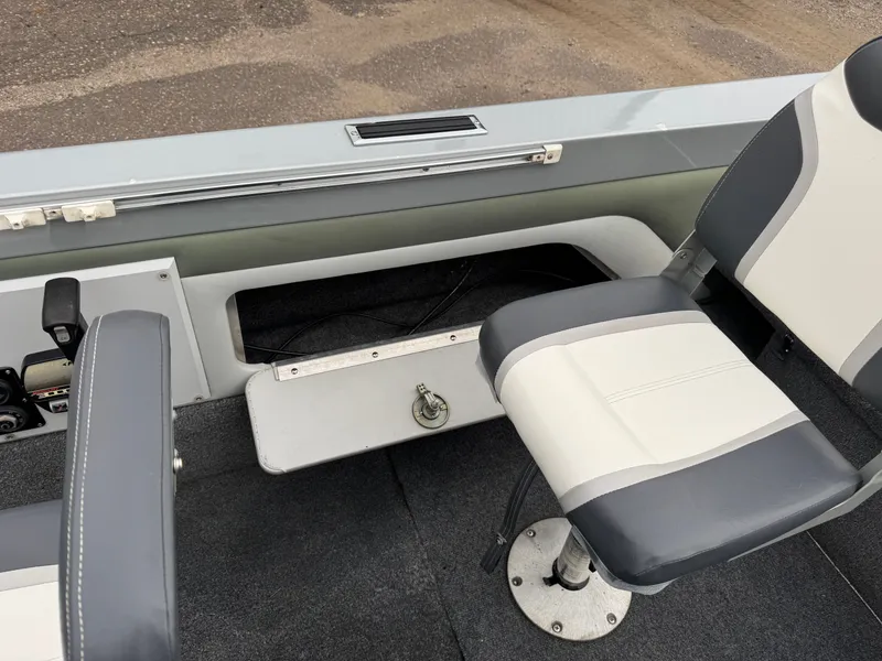 Slide: The Image of Lund 1850 Tyee Gran Sport 2000 - 28