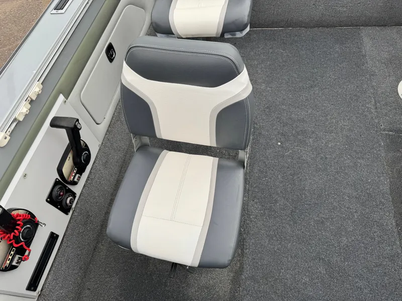 Slide: The Image of Lund 1850 Tyee Gran Sport 2000 - 30