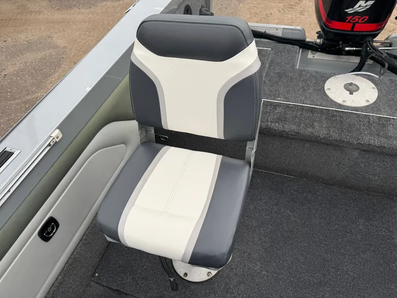 Slide: The Image of Lund 1850 Tyee Gran Sport 2000 - 31