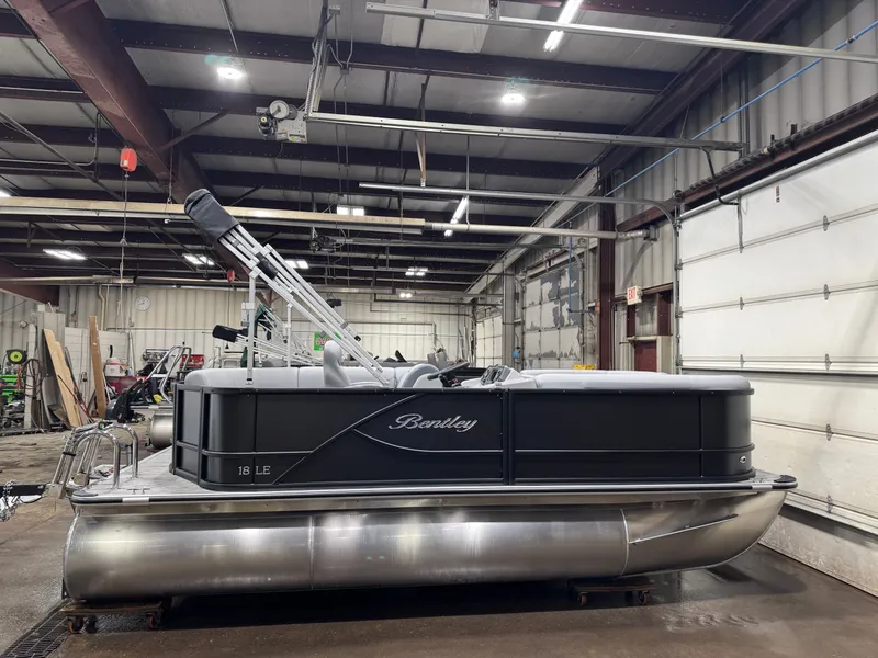 Slide: The Image of Bentley Pontoons 180 LE Cruise Pontoon & Honda 4-Stroke EFI 2026 - 10