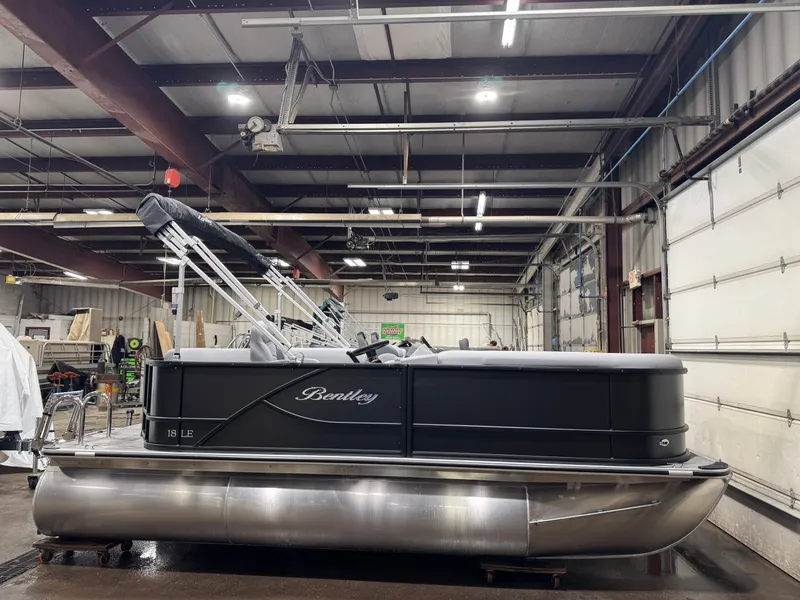 Slide: The Image of Bentley Pontoons 180 LE Cruise Pontoon & Honda 4-Stroke EFI 2026 - 11