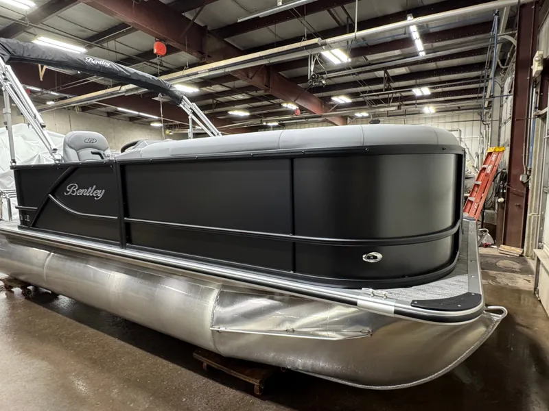 Slide: The Image of Bentley Pontoons 180 LE Cruise Pontoon & Honda 4-Stroke EFI 2026 - 13