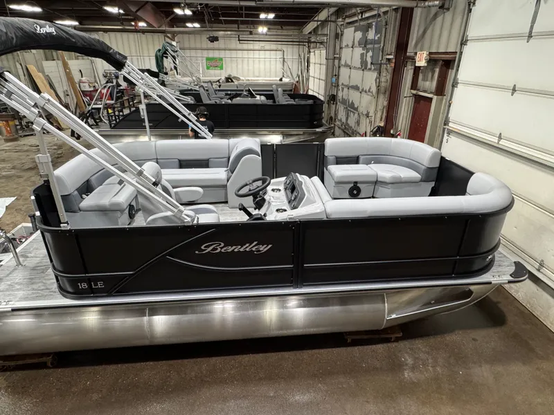 Slide: The Image of Bentley Pontoons 180 LE Cruise Pontoon & Honda 4-Stroke EFI 2026 - 17