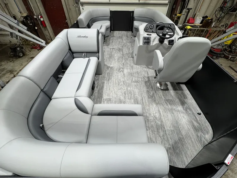 Slide: The Image of Bentley Pontoons 180 LE Cruise Pontoon & Honda 4-Stroke EFI 2026 - 19