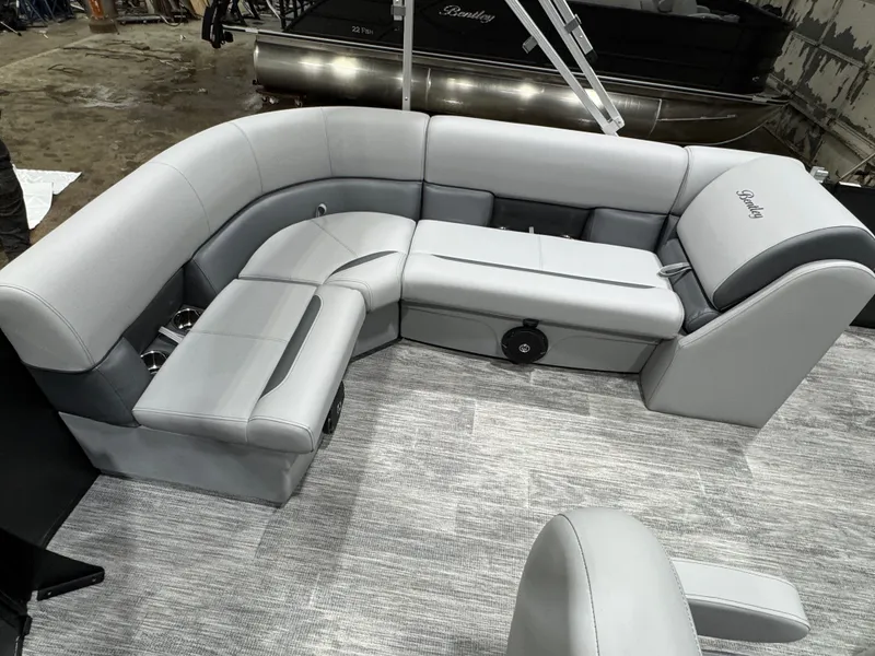 Slide: The Image of Bentley Pontoons 180 LE Cruise Pontoon & Honda 4-Stroke EFI 2026 - 20