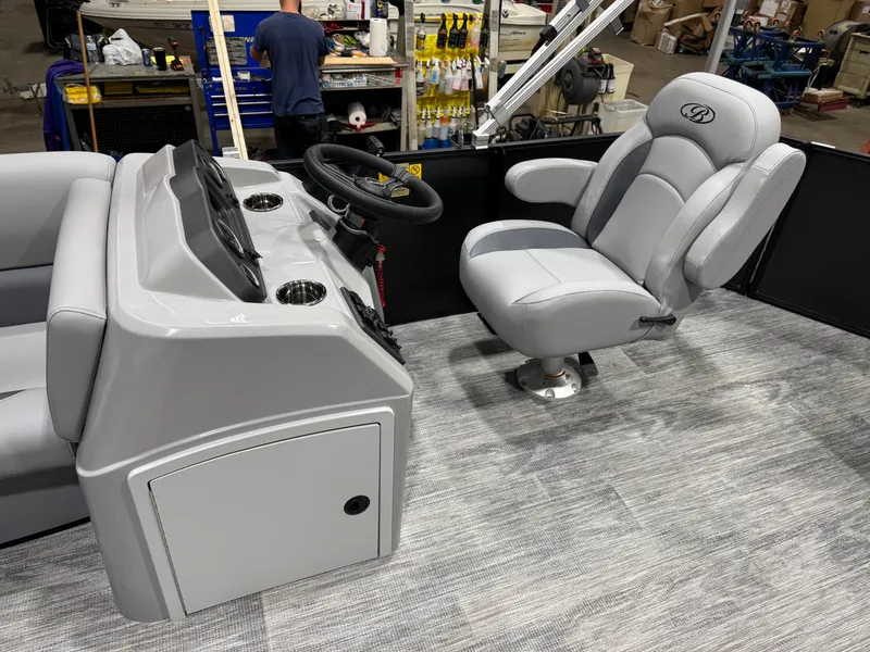 Slide: The Image of Bentley Pontoons 180 LE Cruise Pontoon & Honda 4-Stroke EFI 2026 - 25