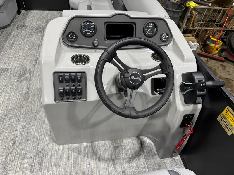 Slide: The Image of Bentley Pontoons 180 LE Cruise Pontoon & Honda 4-Stroke EFI 2026 - 28