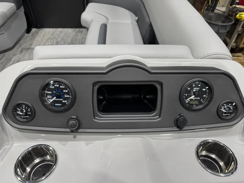 Slide: The Image of Bentley Pontoons 180 LE Cruise Pontoon & Honda 4-Stroke EFI 2026 - 29