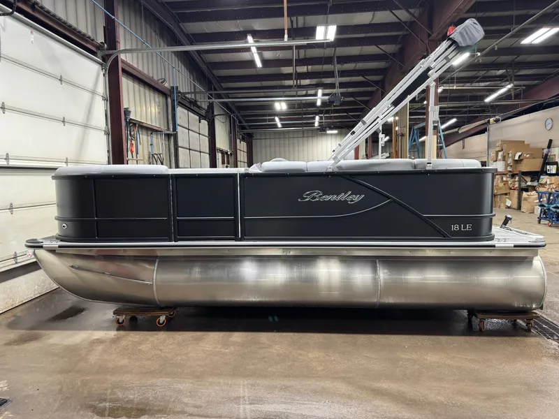 Slide: The Image of Bentley Pontoons 180 LE Cruise Pontoon & Honda 4-Stroke EFI 2026 - 3