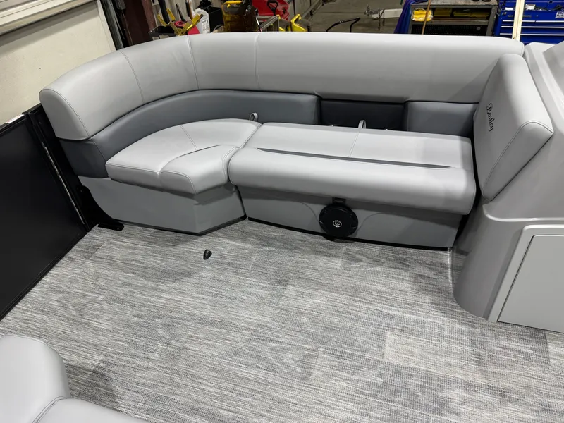 Slide: The Image of Bentley Pontoons 180 LE Cruise Pontoon & Honda 4-Stroke EFI 2026 - 36