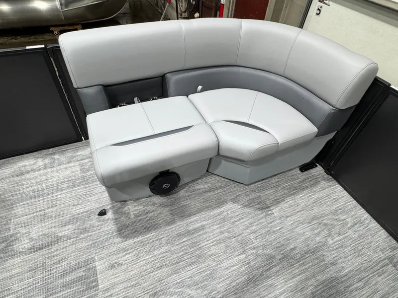 Slide: The Image of Bentley Pontoons 180 LE Cruise Pontoon & Honda 4-Stroke EFI 2026 - 38