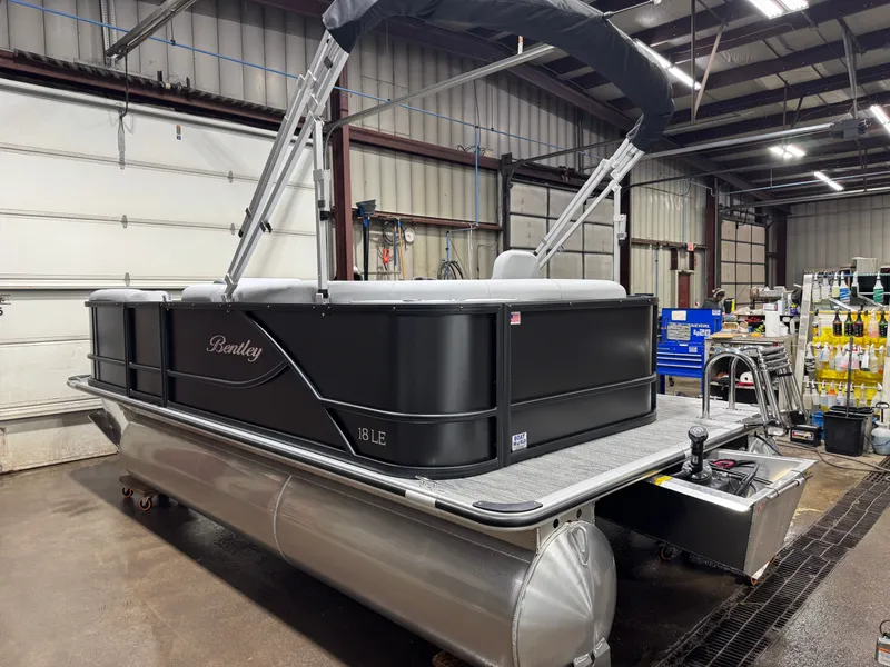 Slide: The Image of Bentley Pontoons 180 LE Cruise Pontoon & Honda 4-Stroke EFI 2026 - 5