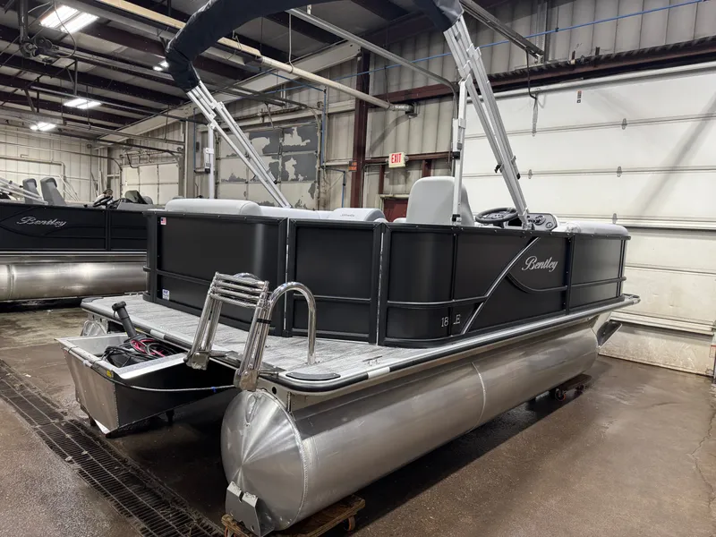 Slide: The Image of Bentley Pontoons 180 LE Cruise Pontoon & Honda 4-Stroke EFI 2026 - 7