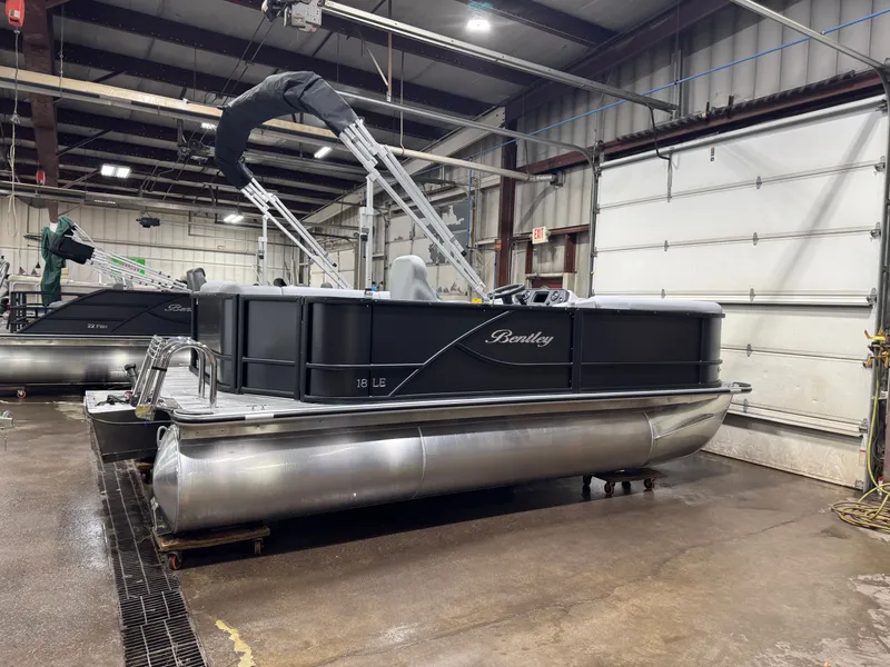 Slide: The Image of Bentley Pontoons 180 LE Cruise Pontoon & Honda 4-Stroke EFI 2026 - 9