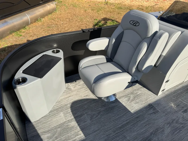 Slide: The Image of Bentley Pontoons Foward Fish 220 Swingback Pontoon & Honda 4-Stroke EFI 2026 - 10