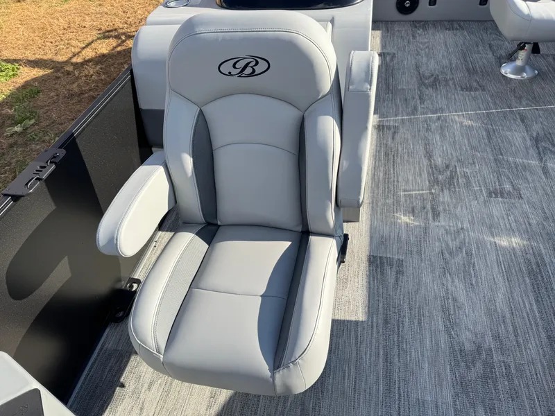 Slide: The Image of Bentley Pontoons Foward Fish 220 Swingback Pontoon & Honda 4-Stroke EFI 2026 - 11