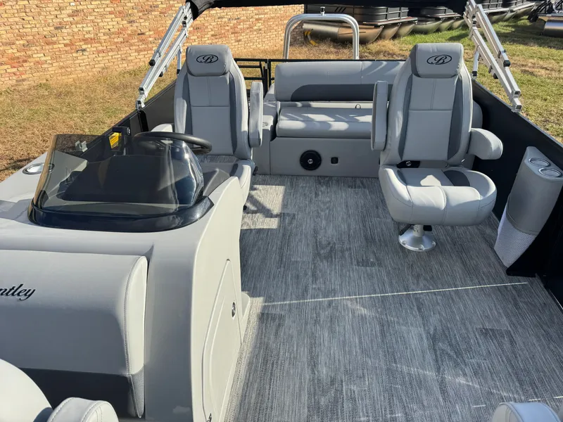Slide: The Image of Bentley Pontoons Foward Fish 220 Swingback Pontoon & Honda 4-Stroke EFI 2026 - 18