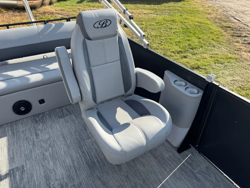 Slide: The Image of Bentley Pontoons Foward Fish 220 Swingback Pontoon & Honda 4-Stroke EFI 2026 - 20