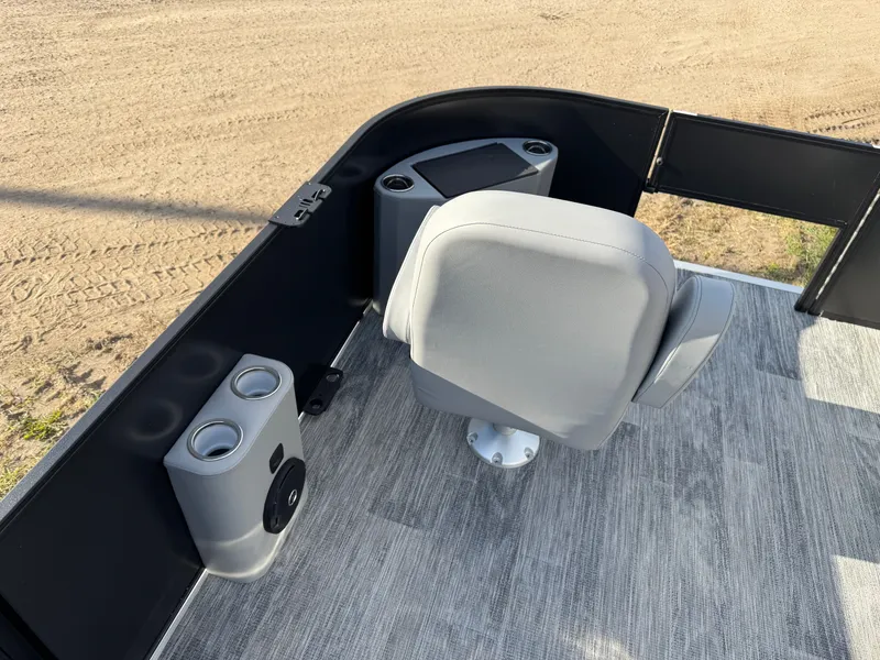 Slide: The Image of Bentley Pontoons Foward Fish 220 Swingback Pontoon & Honda 4-Stroke EFI 2026 - 21