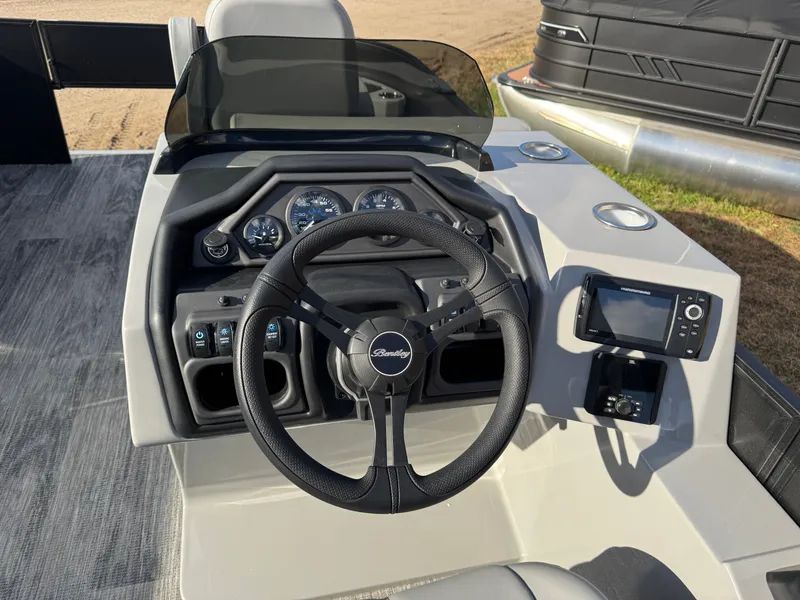 Slide: The Image of Bentley Pontoons Foward Fish 220 Swingback Pontoon & Honda 4-Stroke EFI 2026 - 22