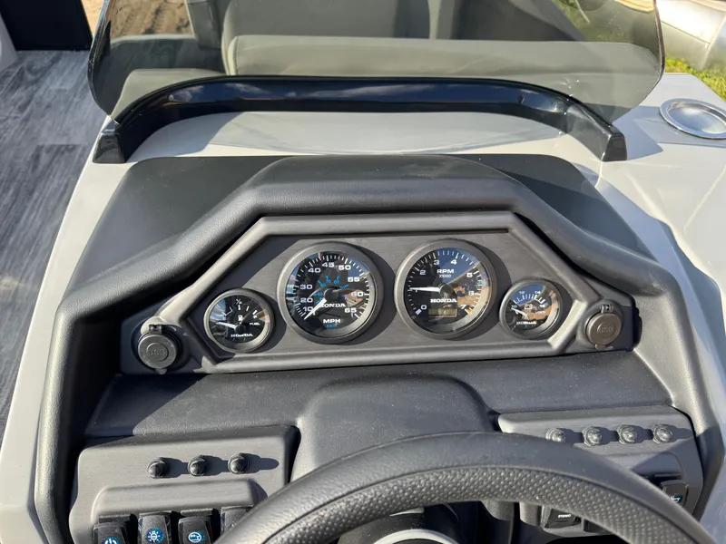 Slide: The Image of Bentley Pontoons Foward Fish 220 Swingback Pontoon & Honda 4-Stroke EFI 2026 - 23