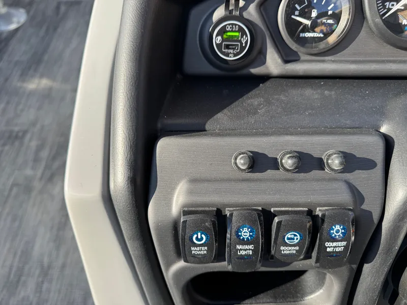 Slide: The Image of Bentley Pontoons Foward Fish 220 Swingback Pontoon & Honda 4-Stroke EFI 2026 - 24