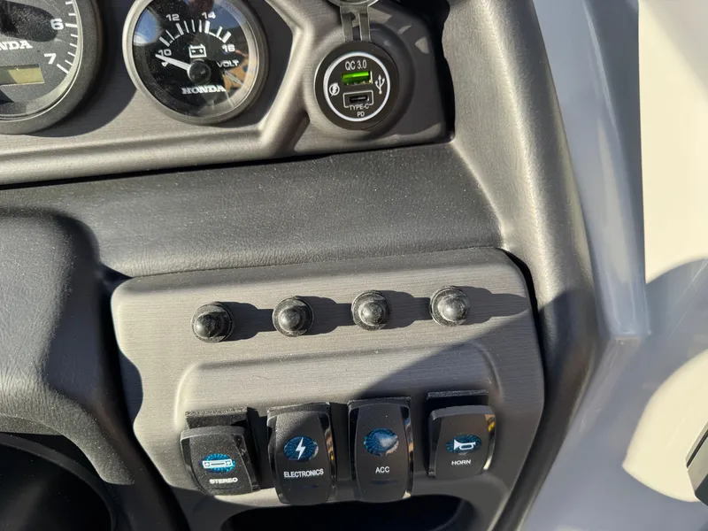 Slide: The Image of Bentley Pontoons Foward Fish 220 Swingback Pontoon & Honda 4-Stroke EFI 2026 - 25