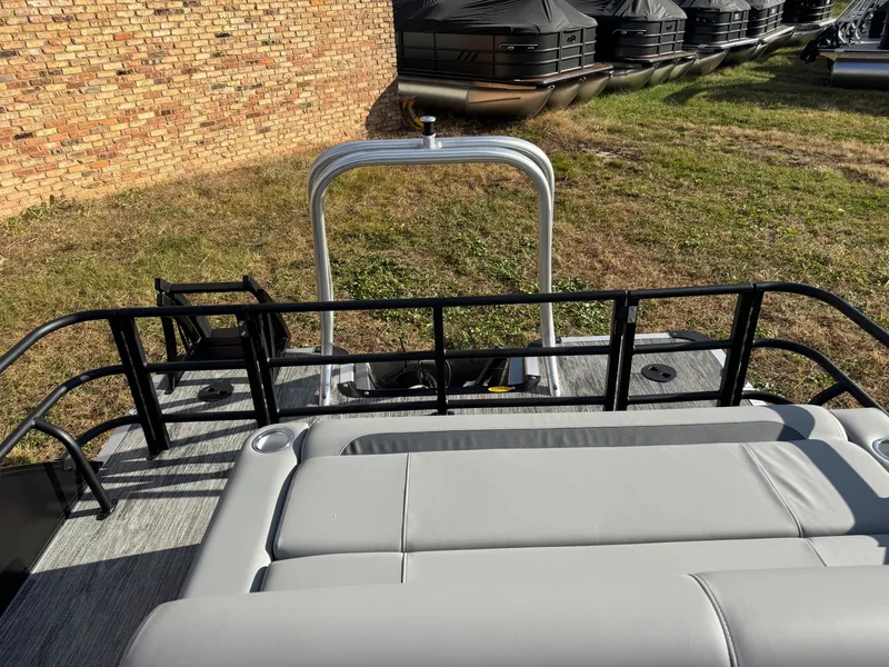 Slide: The Image of Bentley Pontoons Foward Fish 220 Swingback Pontoon & Honda 4-Stroke EFI 2026 - 29
