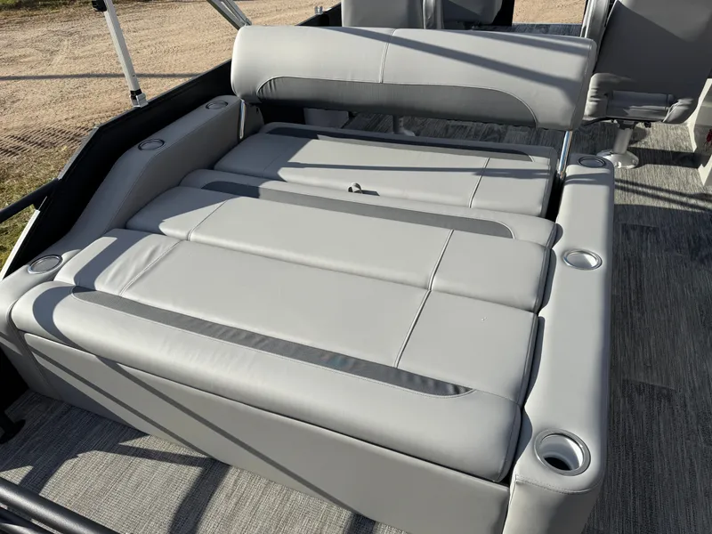 Slide: The Image of Bentley Pontoons Foward Fish 220 Swingback Pontoon & Honda 4-Stroke EFI 2026 - 31