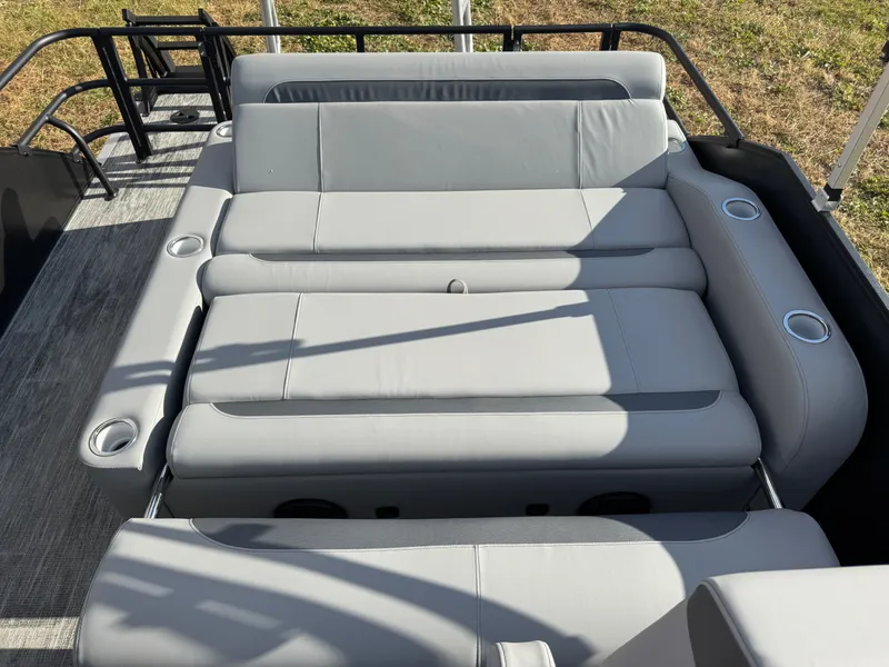 Slide: The Image of Bentley Pontoons Foward Fish 220 Swingback Pontoon & Honda 4-Stroke EFI 2026 - 32