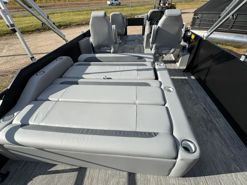 Slide: The Image of Bentley Pontoons Foward Fish 220 Swingback Pontoon & Honda 4-Stroke EFI 2026 - 36