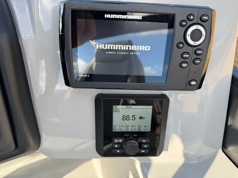 Slide: The Image of Bentley Pontoons Foward Fish 220 Swingback Pontoon & Honda 4-Stroke EFI 2026 - 37