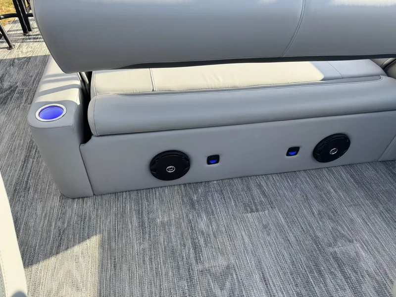 Slide: The Image of Bentley Pontoons Foward Fish 220 Swingback Pontoon & Honda 4-Stroke EFI 2026 - 42