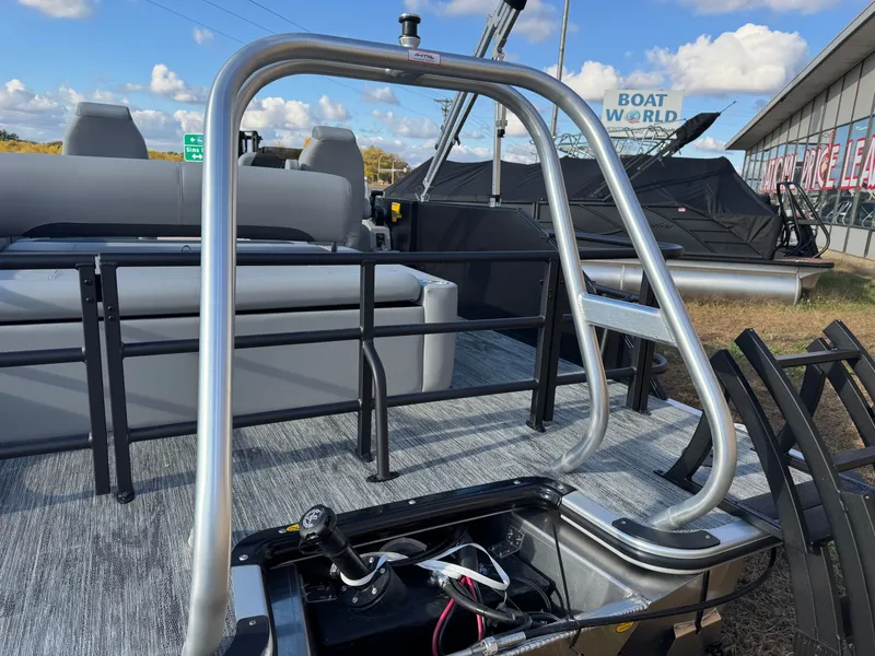 Slide: The Image of Bentley Pontoons Foward Fish 220 Swingback Pontoon & Honda 4-Stroke EFI 2026 - 46