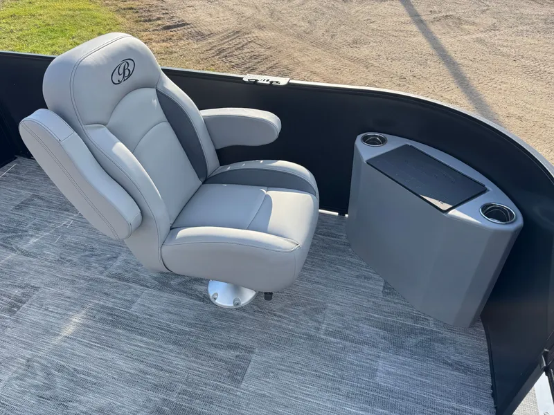 Slide: The Image of Bentley Pontoons Foward Fish 220 Swingback Pontoon & Honda 4-Stroke EFI 2026 - 6